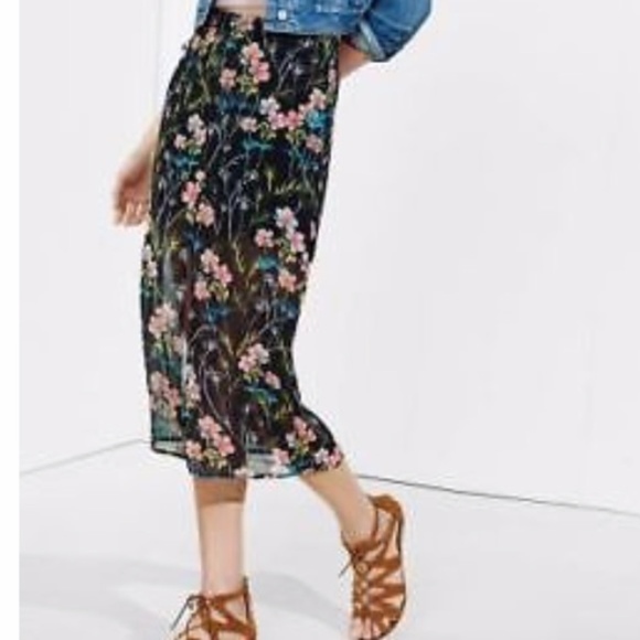 Express Dresses & Skirts - Floral Midi Skirt w Front Slit